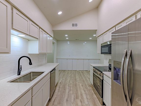 4th image of 1013 Great Oaks Dr