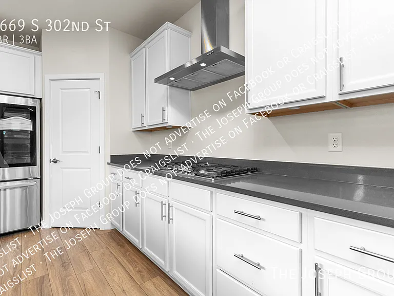 5669 S 302nd St — Photo 17
