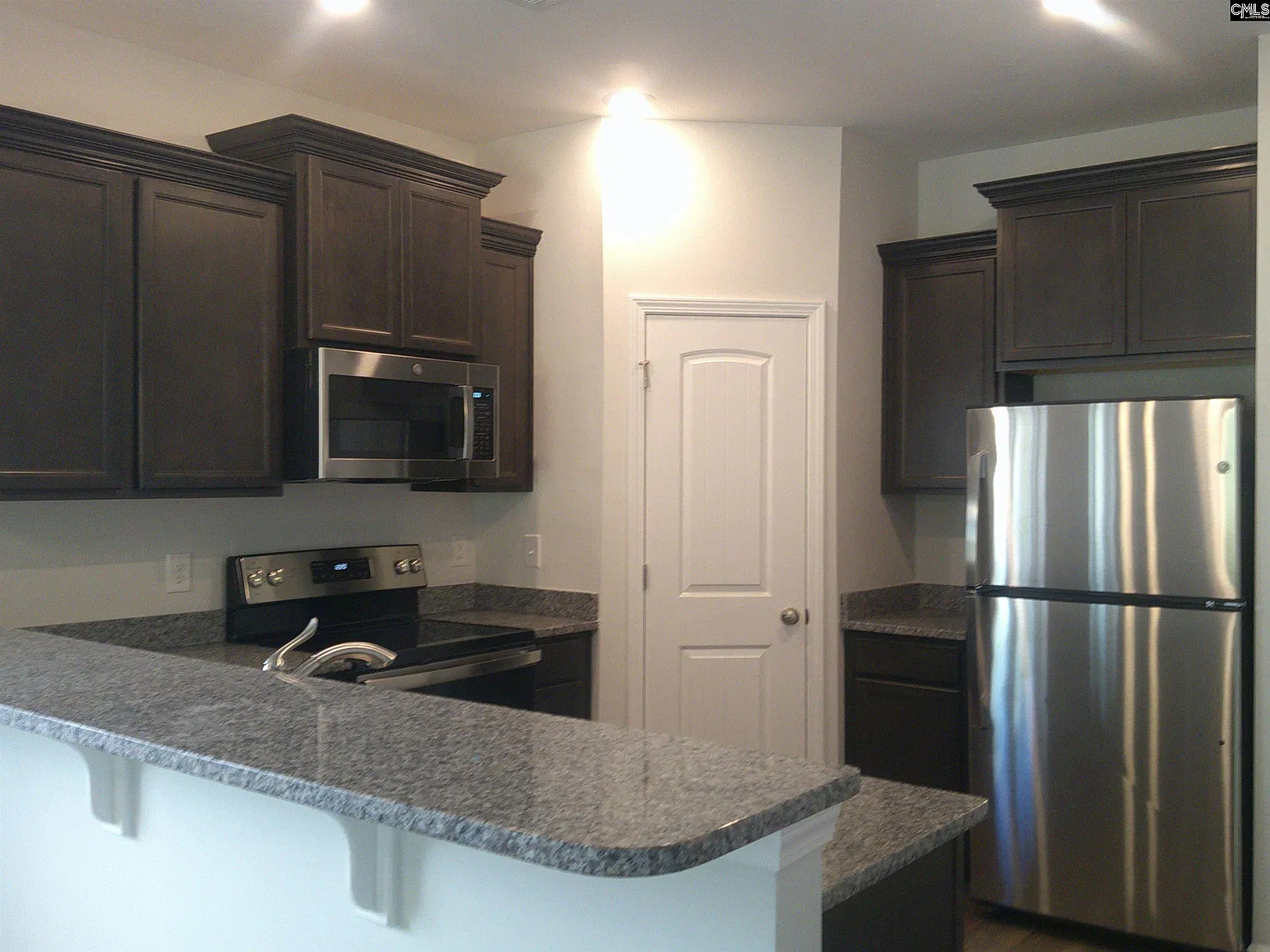 3 bed, 1719 sqft, $2,095 — Photo 4