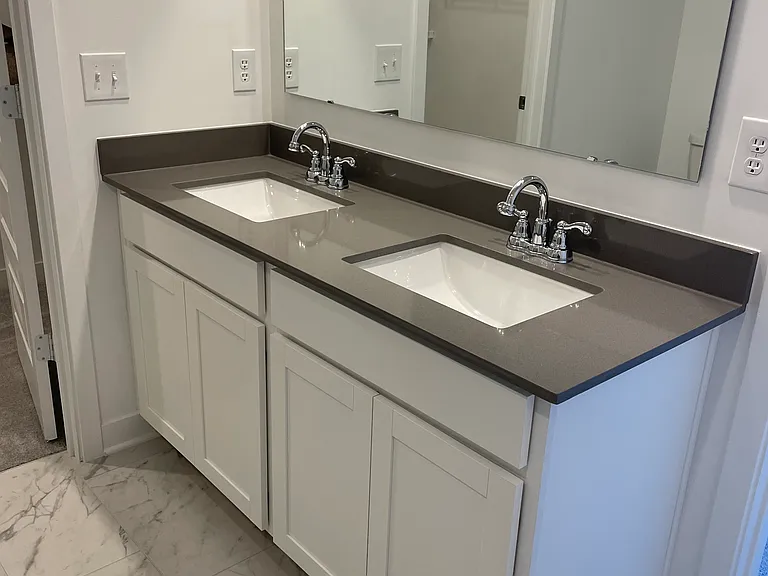 532 Lincoln Cir W — Photo 18
