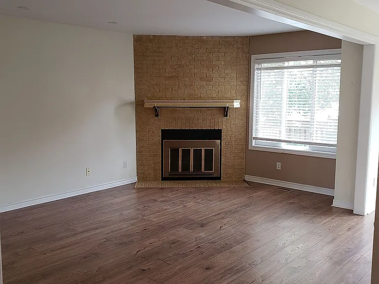 131 Ferndale Dr S — Photo 11