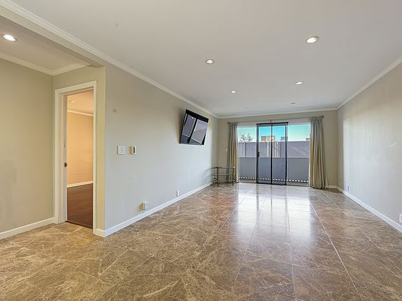 4th image of 1855 Diamond St Unit 5-121
