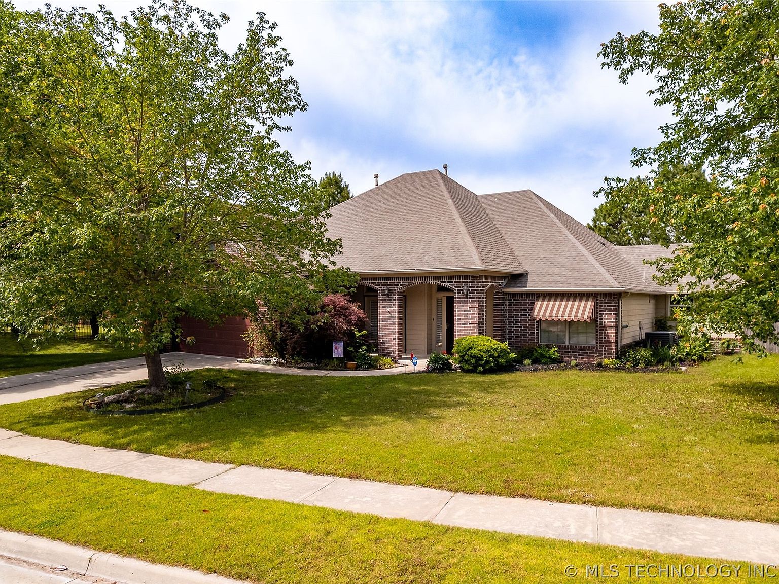 6304 E Galveston St, Broken Arrow, OK 74014 | MLS #2615775 | Zillow