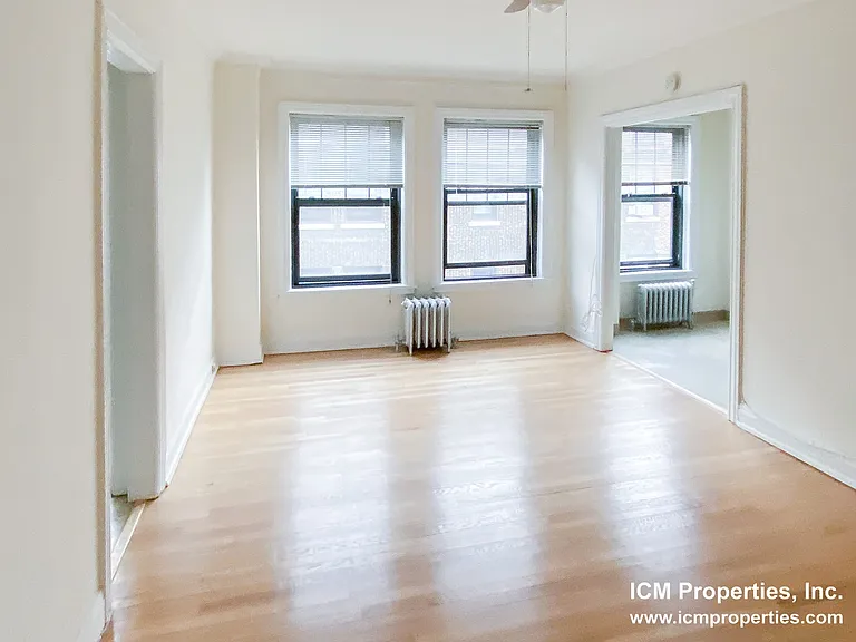 540.9 W Briar Pl #9B — Photo 1