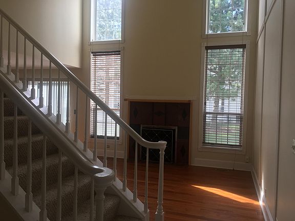 4th image of 125 Pembroke Cir #4-C