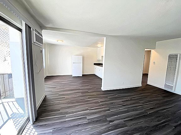 3rd image of 919 N Normandie Ave APT 6