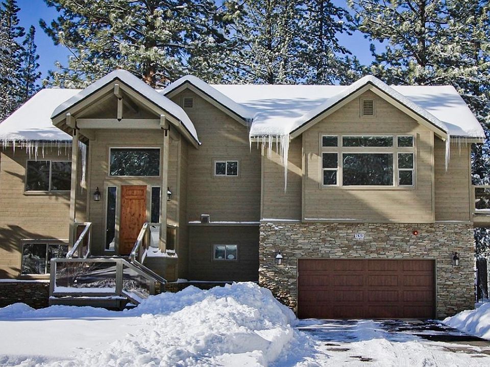 Front of the house (Snow removal service included)