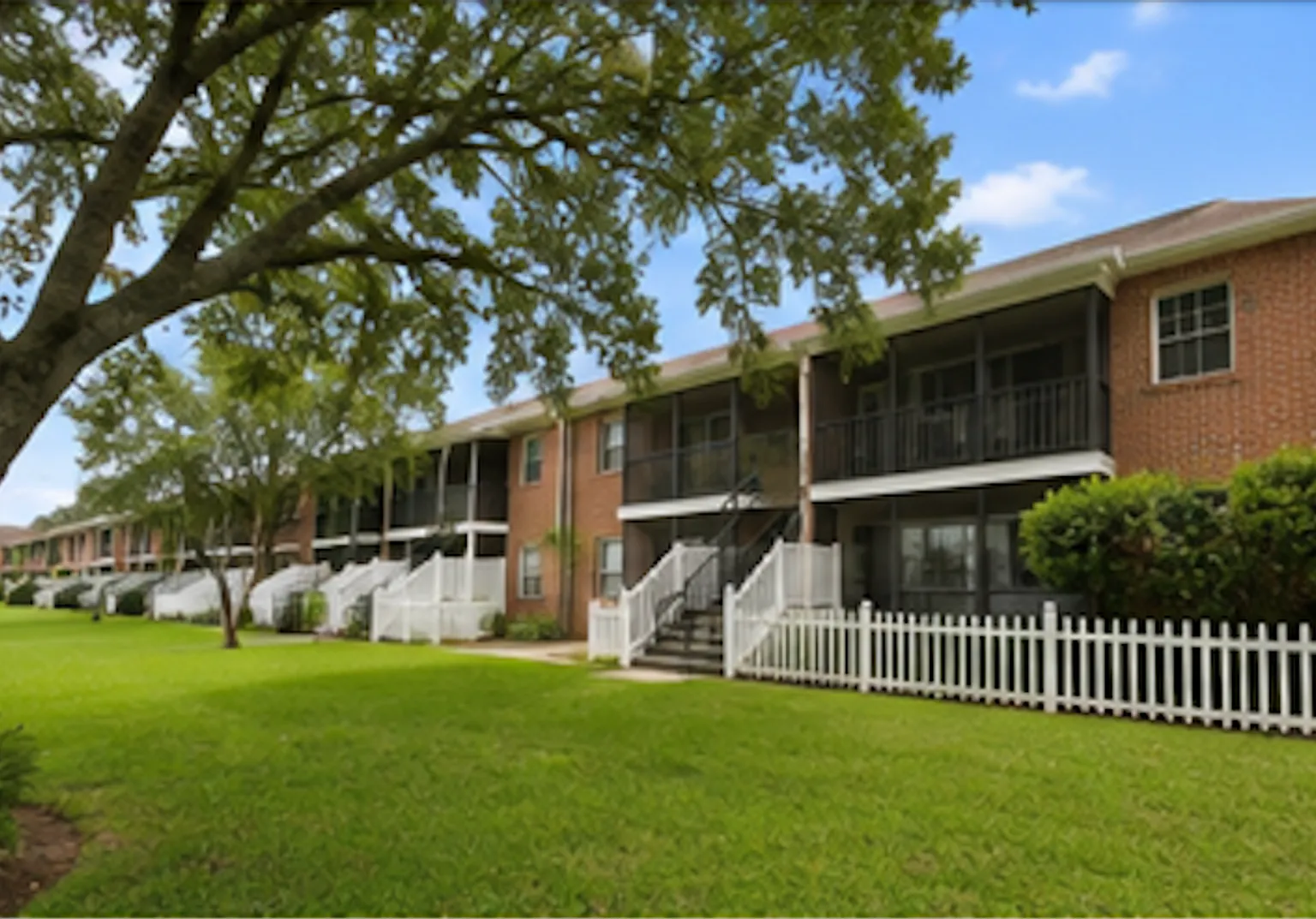1/1 Lakefront Living in Carrollwood! — Photo 2