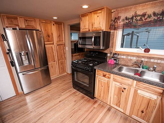 Another view of the kitchen.