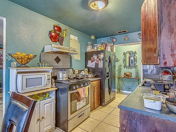 4th image of 2521 Belair St