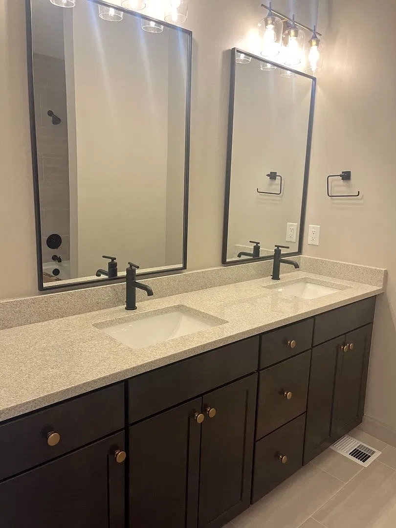 Luxury Living In Midtown - 3bed 2.5bath Townhome — Photo 3