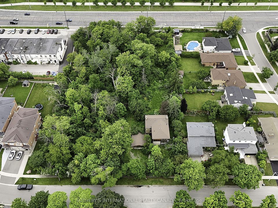 1st image of 1050 Burnhamthorpe Rd E