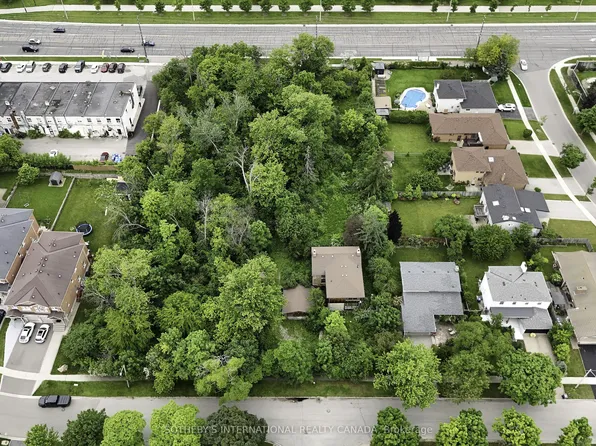 1050 Burnhamthorpe Rd E, Mississauga, ON L4Y 2X6