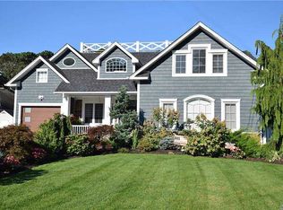 30 Berkshire Rd, West Babylon, NY 11704