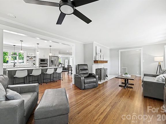 5th image of 101 Amity Cir