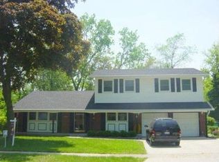 903 E Schirra Dr, Palatine, IL 60074