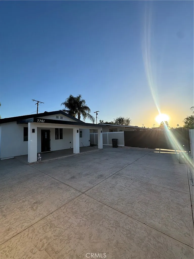 2 bed, 1000 sqft, $3,650 — Photo 3