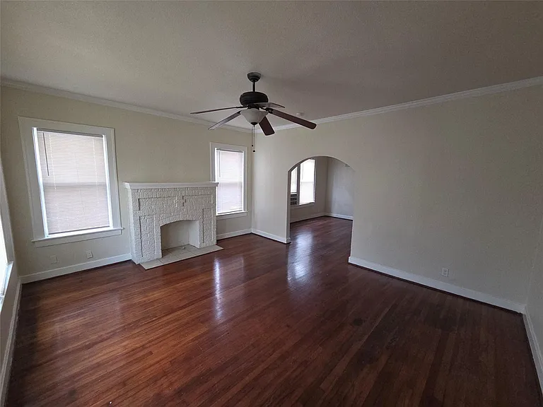 2805 Cleburne St — Photo 2