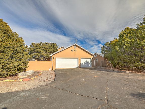 3rd image of 5 Richland Dr