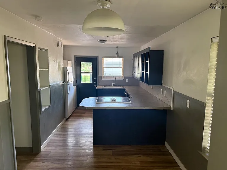 1715 Woodrow Ave — Photo 6