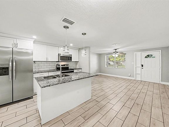 5th image of 11014 Grant Dr