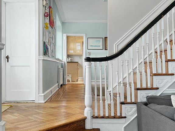 4th image of 301 Wadsworth Ave