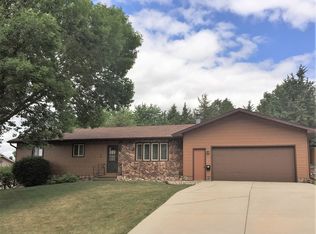 1402 Spruce St, Yankton, SD 57078