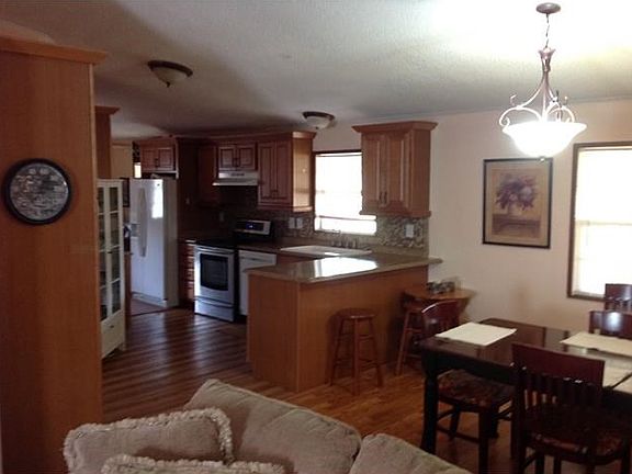3rd image of 202 Cedar Creek Cir