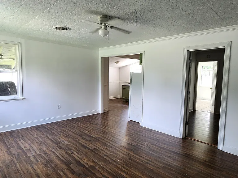 3547 Mission Dr — Photo 2