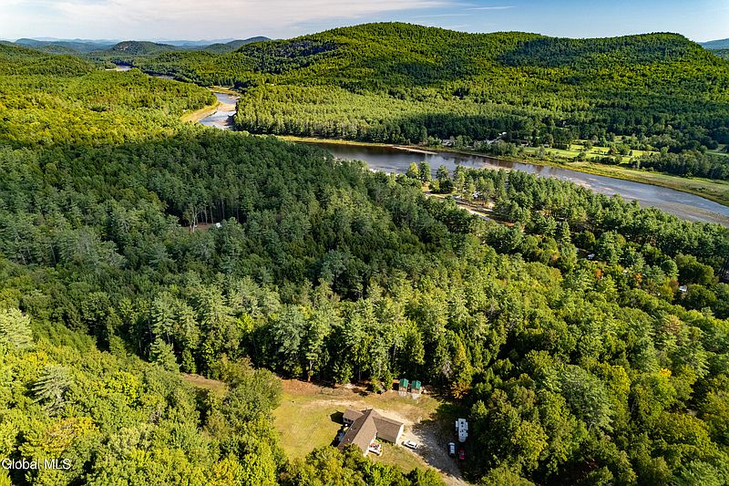 4th image of 489 River Road