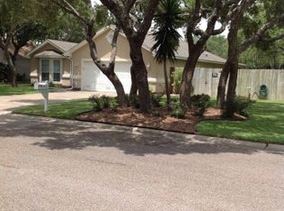 701 Waterwood St, Rockport, TX 78382