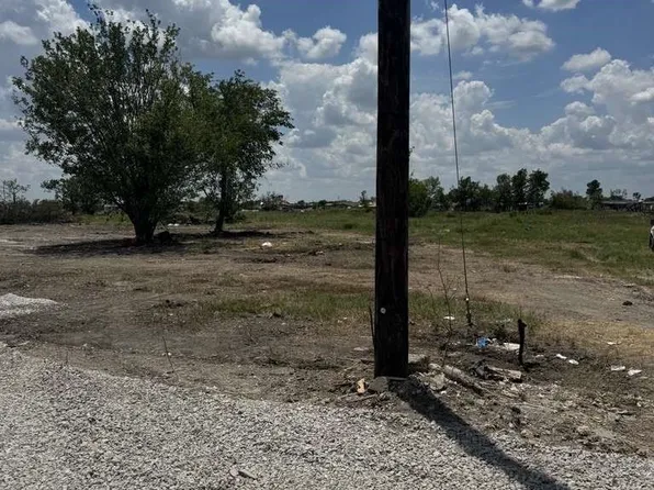 402 Sunflower Dr, Valley View, TX 76272