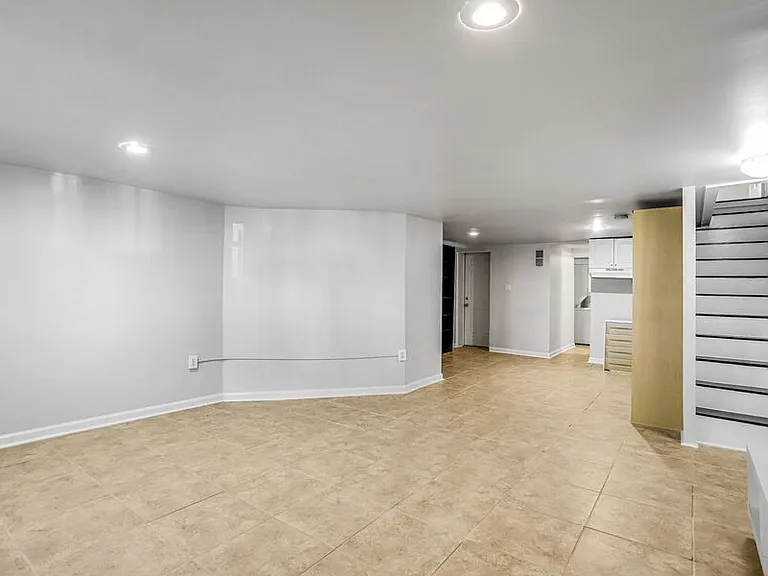 306 R St NW — Photo 25
