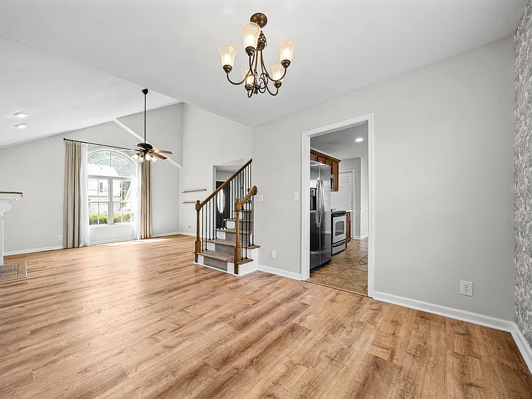 3569 Southwood Dr — Photo 9