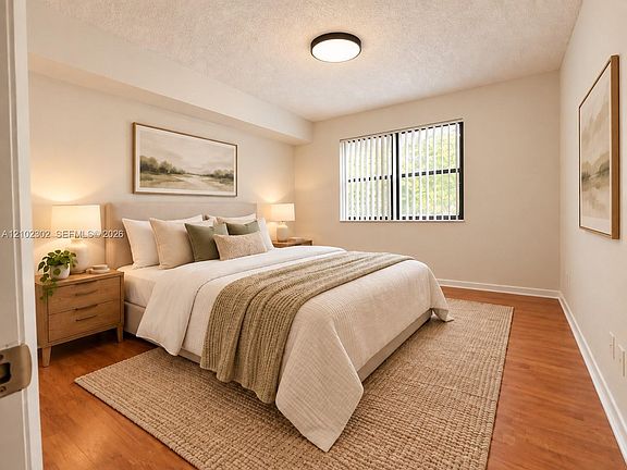 5th image of 560 S Park Rd APT 7-23