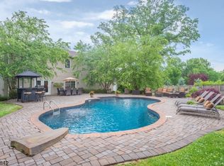 33 Old Rd, Livingston, NJ 07039