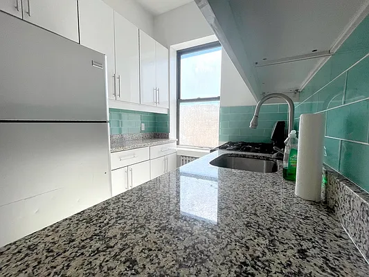 Rented by Elite NY Holdings | media 8