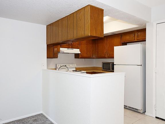 5th image of 540 N May St APT 2090