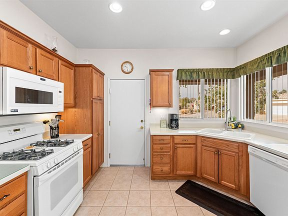 5th image of 39674 Kent Dr