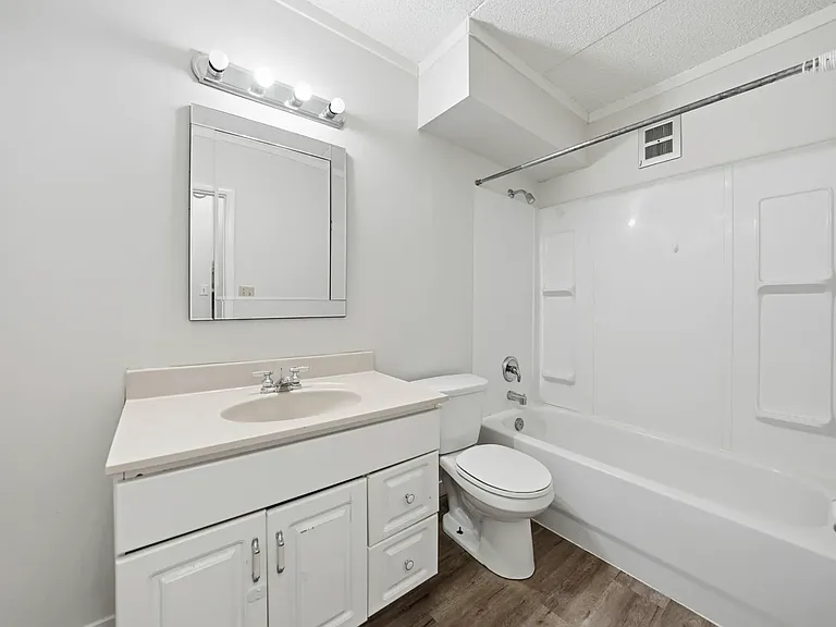 27 Vaughn St — Photo 32