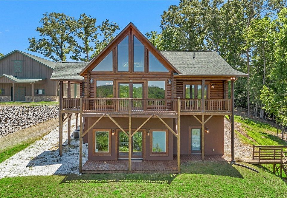 1st image of 318 Heron Drive