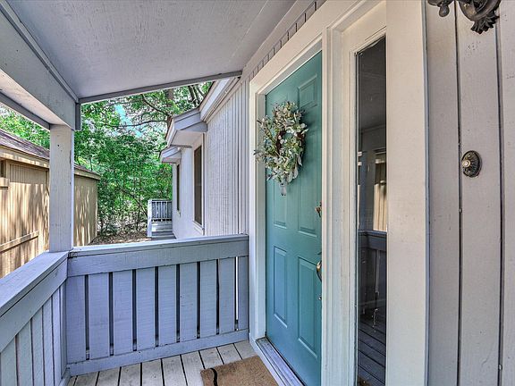 2nd image of 11 Bluff Pointe Way