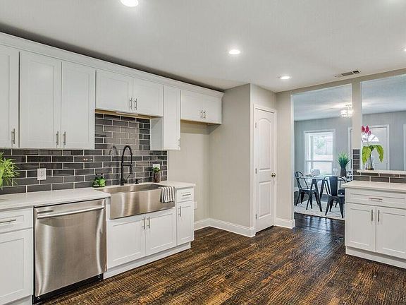 3rd image of 5808 Locke Ave