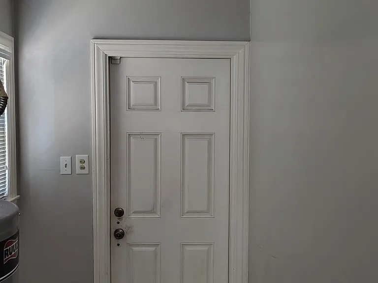 Laudryroom with washer dryer