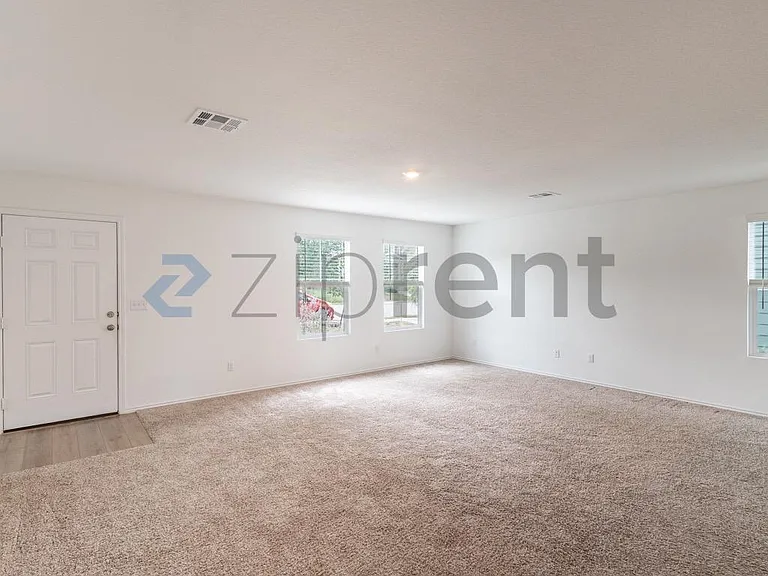 889 Powell St — Photo 5