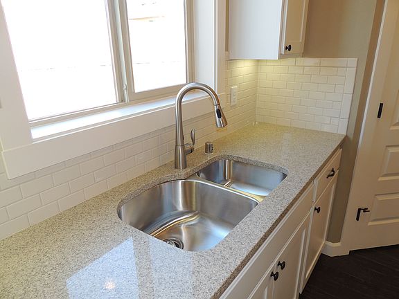 4th image of 6608 NE 56th Ave