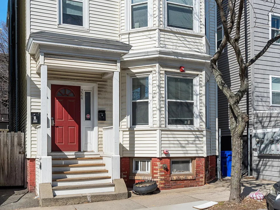224 Lexington St #2