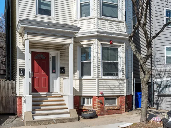 224 Lexington St #2, Boston, MA 02128
