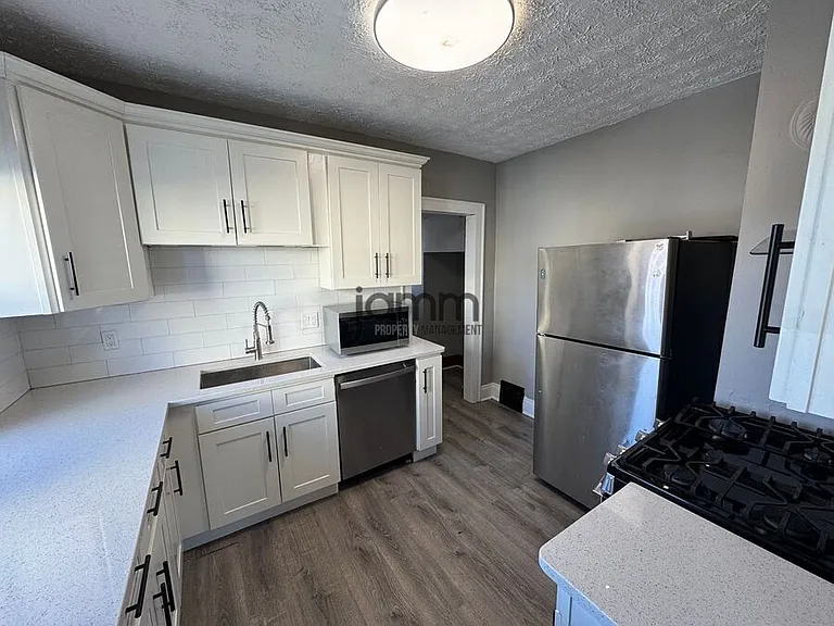 2121 Wyandotte Ave #2123 — Photo 8