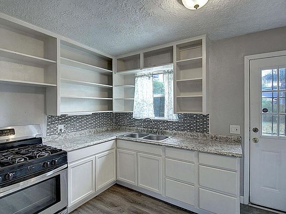 5th image of 1629 Green Grove Dr
